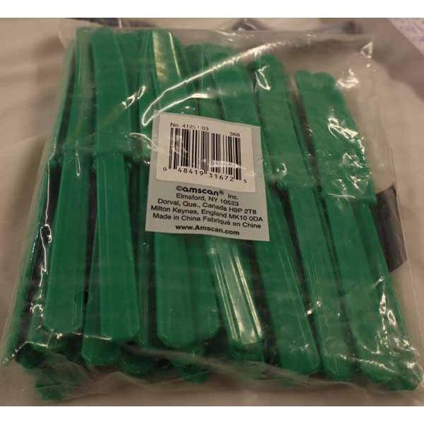 Festive Green Plastic Knives, 50 Count