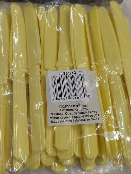 Light Yellow Plastic Knives, 50 Pack